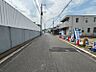 外観：前面道路は6.5ｍございます。毎日のお車の出し入れもストレスなく行えます。