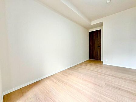 住まう方自身でカスタマイズして頂けるようにシンプルにデザインされております。 自由度が高いので現地にて配置などを打ち合わせさせて頂きます。