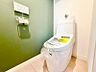 トイレ：清潔感のあるシンプルで使いやすいトイレです。