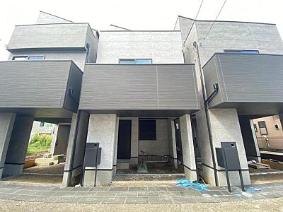 外観:素材の持つ独特な存在感により「永く住み続ける住まい」にふさわしい住宅が完成しました。(2026年9月撮影) 外観:素材の持つ独特な存在感により「永く住み続ける住まい」にふさわしい住宅が完成しました。(2026年9月撮影)