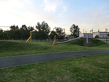 新鶴見公園 385m