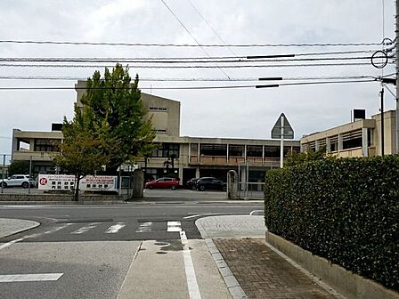 富田中学校「自主」「協力」「勤勉」『明るく、健康で、思いやりがあり、自ら考え努力する生徒の育成』をめざしています。 1290m