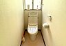 トイレ：白を基調とした清潔感のあるトイレです。シンプルなつくりでお手入れも楽ちん♪