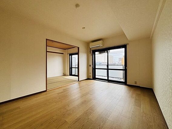 隣接する和室を...