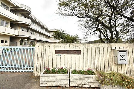 相模原市立淵野辺東小学校 710m