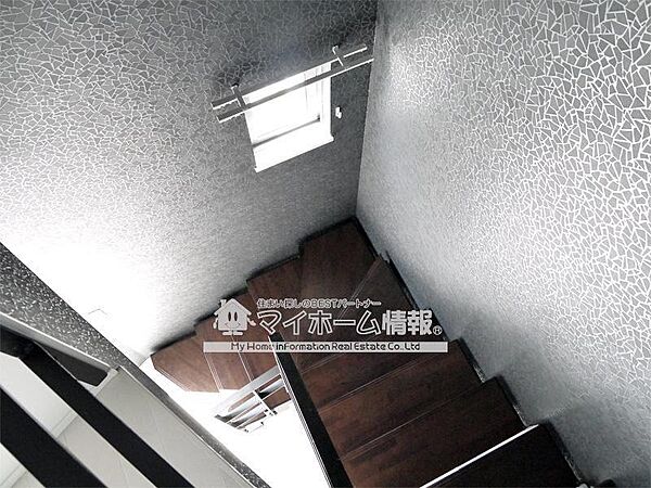 画像10:階段で各部屋を分けて空間を広く