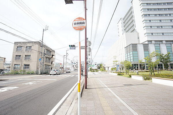 画像9:県病院前 バス停