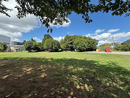 市立草加吉町公園　徒歩５分