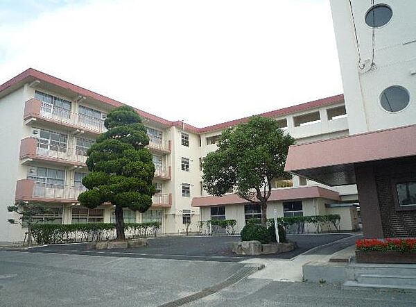 画像17:北九州市立企救中学校(890m)