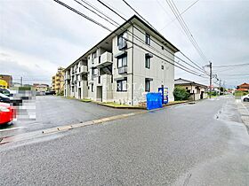 フロンティアS  ｜ 福岡県北九州市小倉南区南方3丁目（賃貸アパート2LDK・1階・55.94㎡） その1