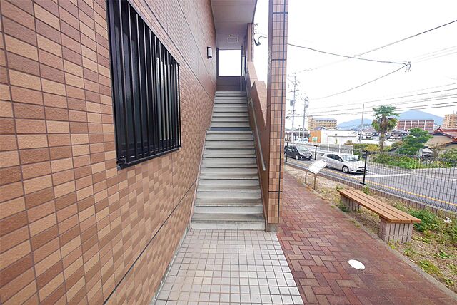 7 / 18