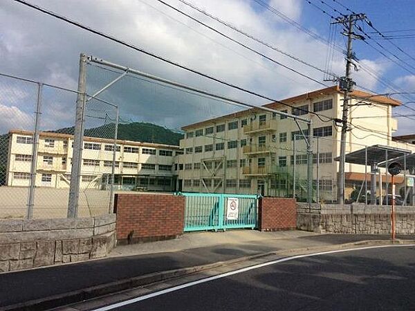 画像20:北九州市立長行小学校(620m)