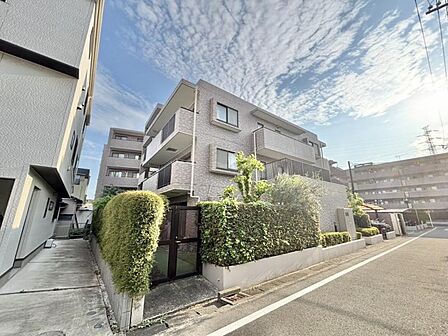 毎日の暮らしに寄り添う、優しい雰囲気の外観が魅力です。