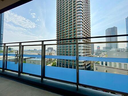 遠くまで見渡せる開放的な景色
