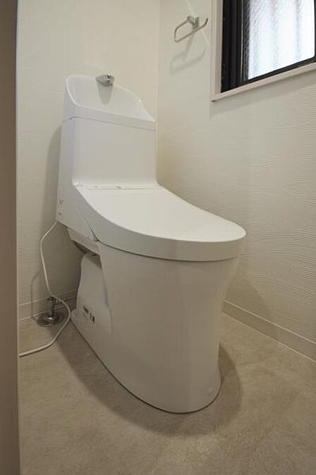 清潔感のあるシンプルで使いやすいトイレです。