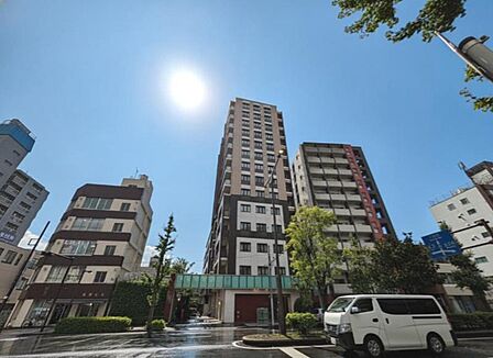 【凛】とした落ち着いたたたずまいのあなただけのお住まい。お友達などが遊びに来た時も自慢をしたくなる邸宅を創り出す外観デザインです。