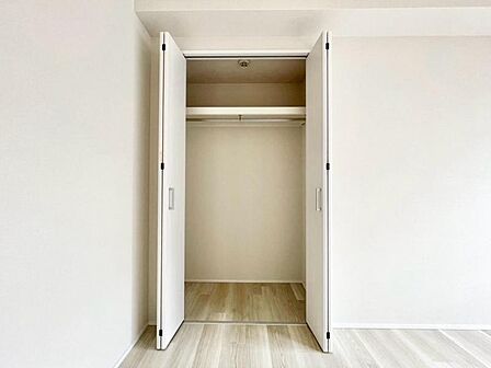 居室にクローゼットがあり、お部屋を広く使えます。