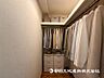 収納：【収納】ウォークインクローゼットには衣類はもとより、キャリーケース等の大物や衣装ケースなども収まりお家がスッキリ※家具はイメージです。