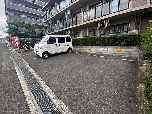 画像18:駐車場