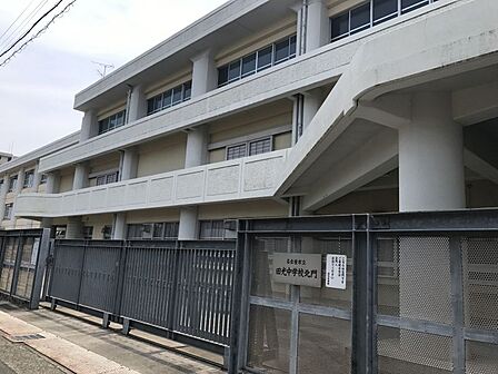 田光中学校まで 1100m 徒歩約14分●教育目標「豊かな心と自ら学ぶ意欲を持ち、社会の変化に主体的に対応できるたくましい人間の育 成 を目指す」