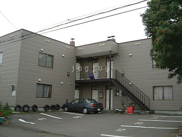 2 / 4