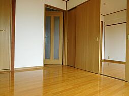 マンションピースフル 4階2DKのリビング/ダイニング