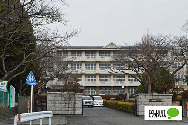 画像26:中学校「富士市立吉原第三中学校まで558m」