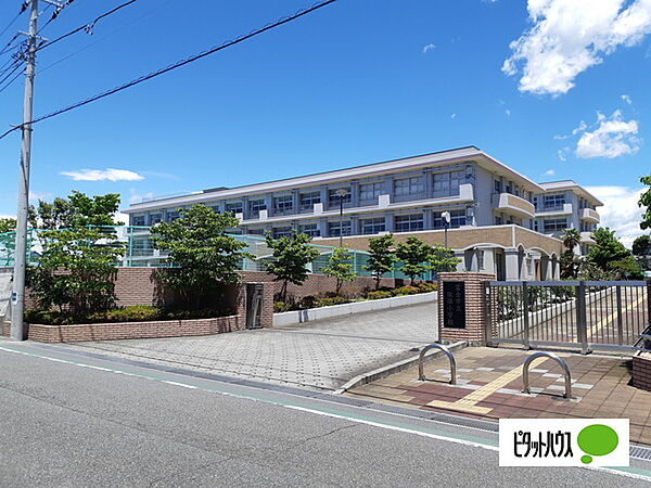 画像21:小学校「富士市立伝法小学校まで849m」