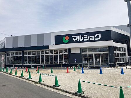 マルショク旭店？456m