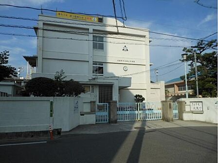 広島市立比治山小学校まで601m（徒歩8分）