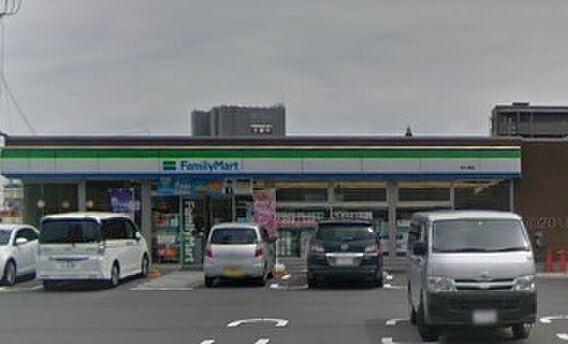 ファミリーマー...