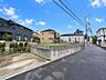 外観：空を広く感じられる開放感が魅力の立地環境がおすすめです！陽射しと風が日々の暮らしを彩ります！！！現地では街並みや道路の雰囲気もご確認いただけます。現地で新生活を想像しながらぜひご覧ください。 