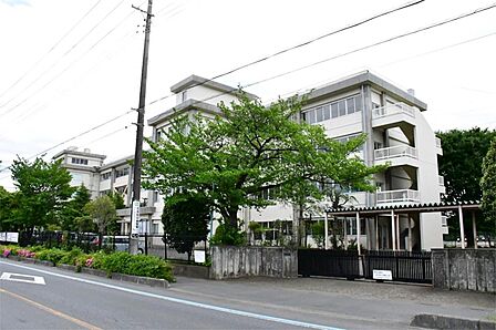鶴ヶ島市立藤中学校(670m)
