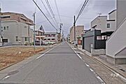 物件の西側前面道路（北側から）［2026年5月10日撮影］