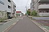 外観：物件の西側前面道路（南側から）［2026年5月14日撮影］