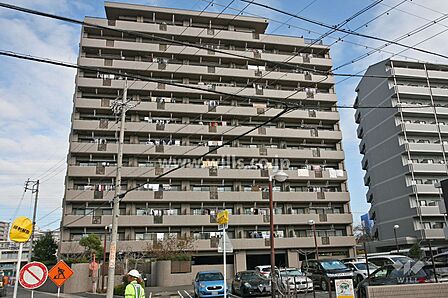 サンマンションアトレ植田南の外観(南側から)