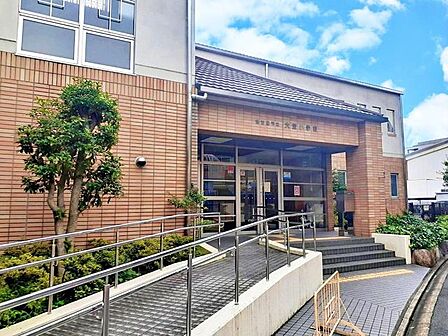 大宝小学校■年間を通してさまざまな行事が予定されています。授業参観もあり、子ども達の充実した学校生活を見学することもできます。 450m