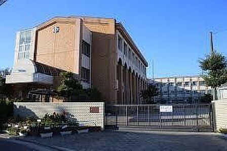 名古屋市立八幡中学校 560m