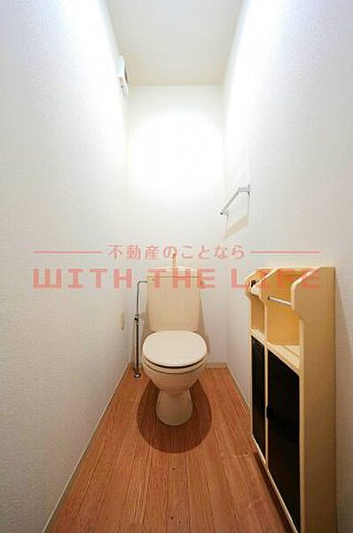 画像20:落ち着いた色調のトイレです