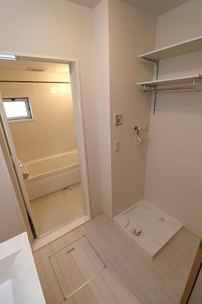 画像18:ゆったりとスペースのある洗面所