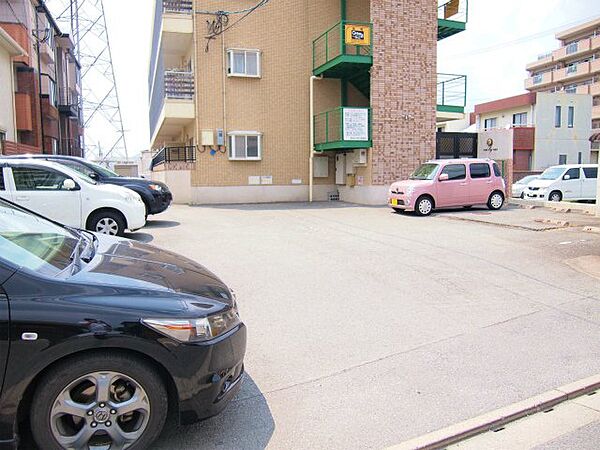 画像15:駐車場に車を止められます