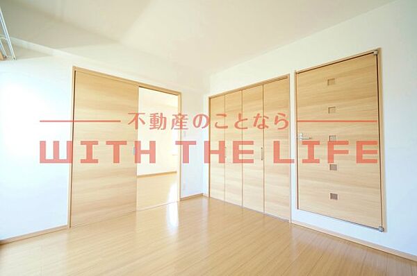 画像14:個人の部屋や寝室として使える洋室です
