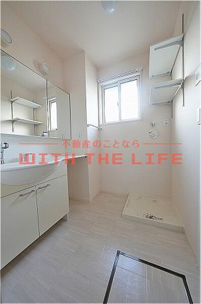 画像27:ゆったりとスペースのある洗面所