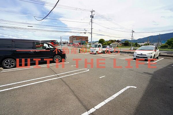 駐車場：車をお持ちの方に嬉しい駐車場付きの物件です