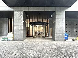 落ち着いた雰囲気のエントランスがございます。