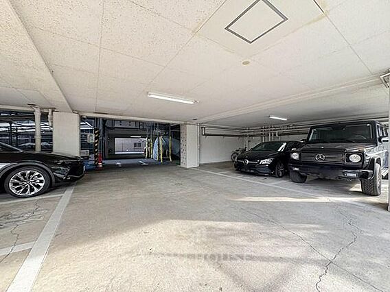 駐車場：詳細は...