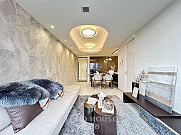 インテリアショップで見掛けた「あの家具」も置ける、ゆったりとした空間。時に広さが上質な寛ぎの時間になる事も。