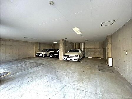 内装プラン作成中です。南東向き住戸「三軒茶屋」駅まで徒歩6分。是非お気軽にお問い合わせください。