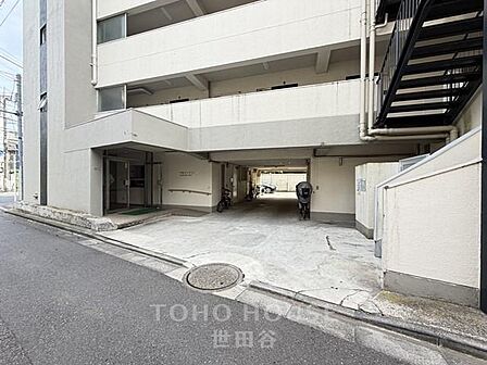 新規内装フルリフォーム物件です。(26年4月完工)最上階・角部屋陽当たり・眺望良好トランクルーム付き(無償)