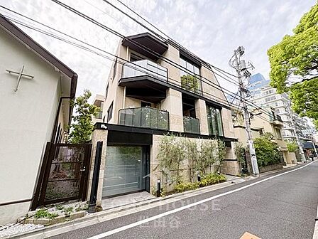 新規リノベーション(26年4月完工)「四谷」駅まで徒歩5分◇2020年築◇ペット飼育相談可◇テラス付き